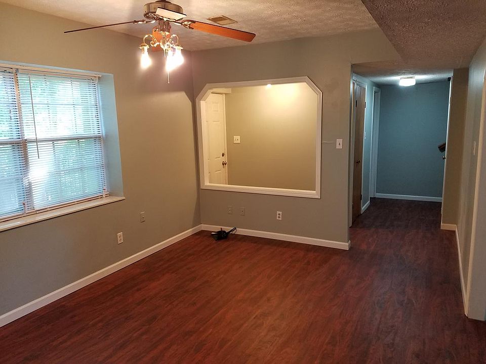 1st image of 902 Flanders Ln