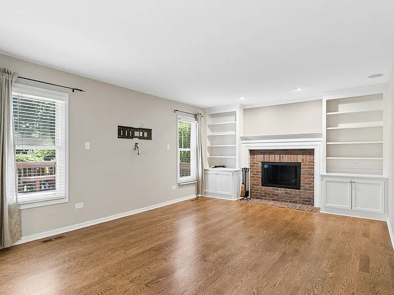 2408 Newport Dr — Photo 4