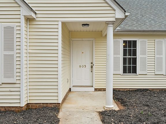 4th image of 803 Mountainview Pl