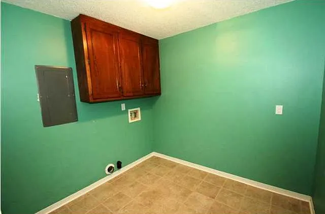 6028 Sussex Dr — Photo 7