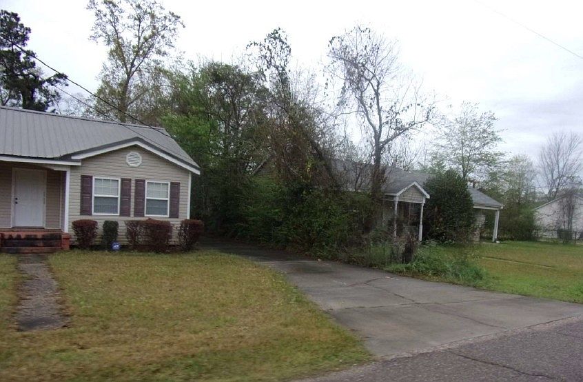 2nd image of 204 W 7th Ave