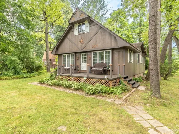 222 Ellsworth Lake Dr, Gregory, MI 48137