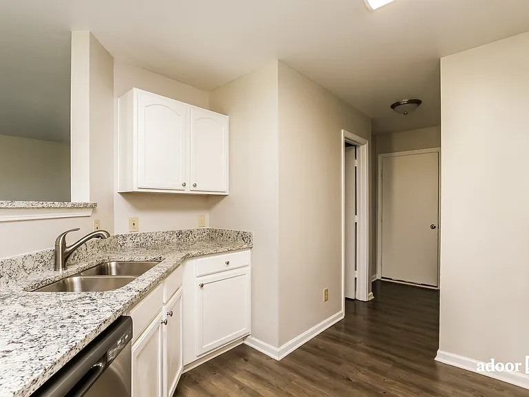 125 Valencia Ln — Photo 3
