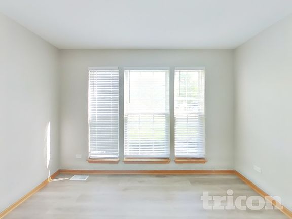 3rd image of 137 Wedgeport Cir