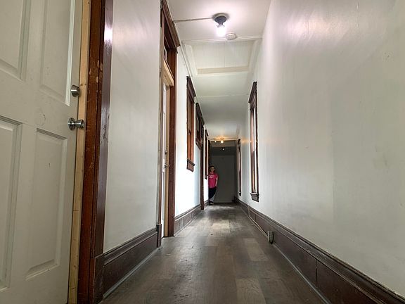 4th image of 2900 W Arthur Ave