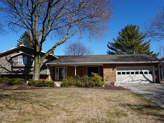 2nd image of 708 Iroquois Dr