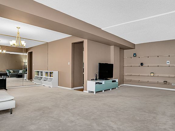 4th image of 1020 N Harlem Ave APT 1F