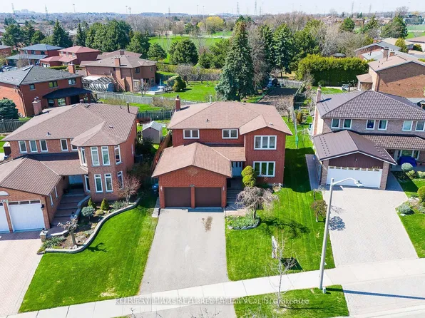 4129 Molly Ave, Mississauga, ON L4Z 1E3