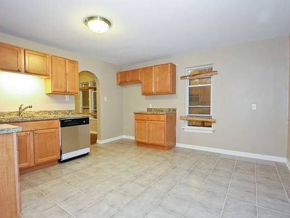 Eat-In Kitchen