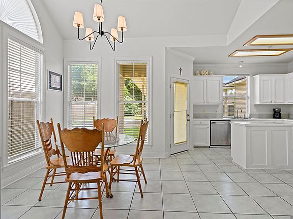 3rd image of 10224 Springbrook Ave
