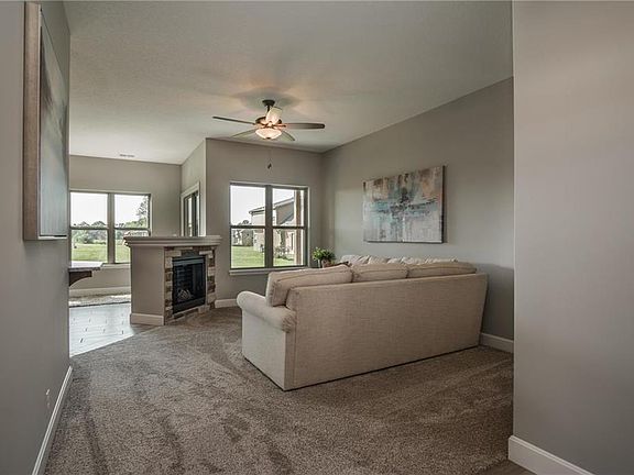 2nd image of 718 N Solomon Dr