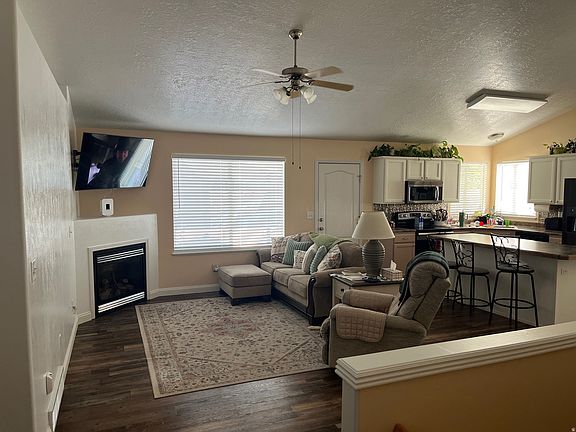 5th image of 3784 S Parker Dr