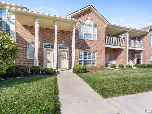 486 Mulberry St, Wyandotte, MI 48192