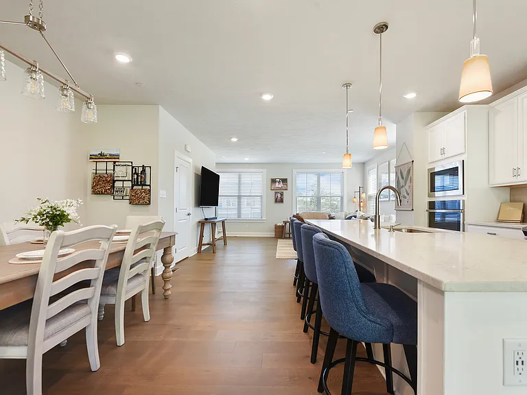 409 Spruce Ln — Photo 11