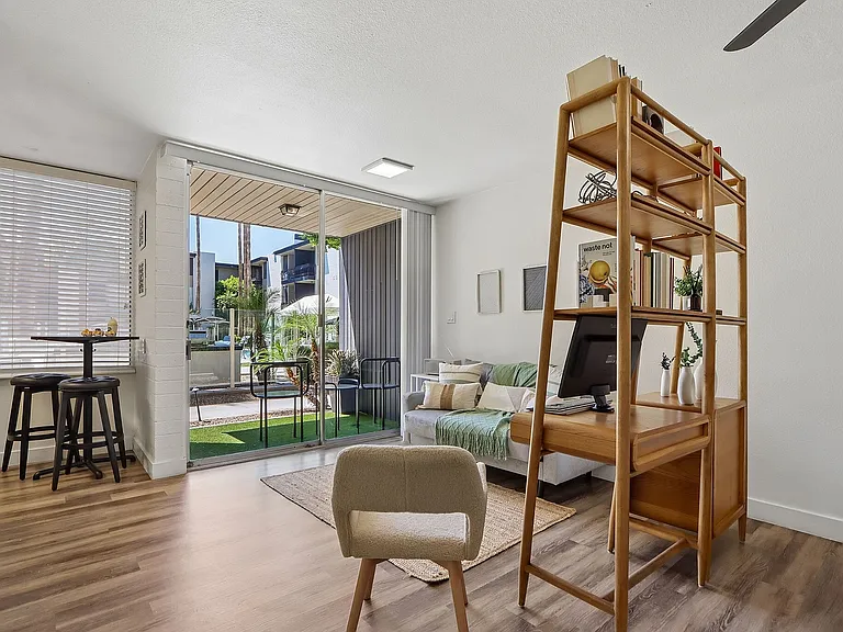6-web-or-mls-N 7th Ave-S0905-004