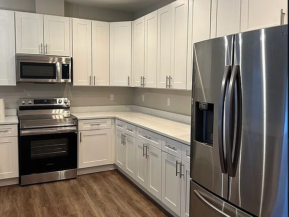 2nd image of 4609-4607 Lorain Ct #201