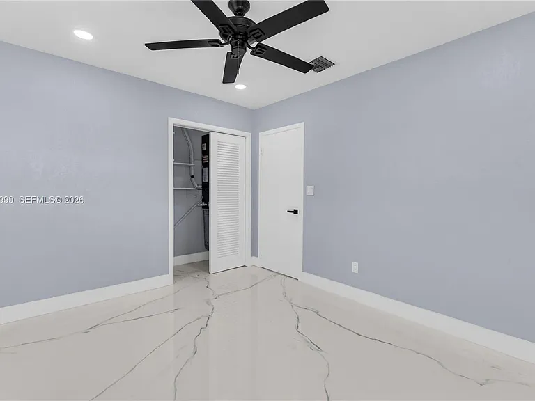 1010 NW 196th St — Photo 25