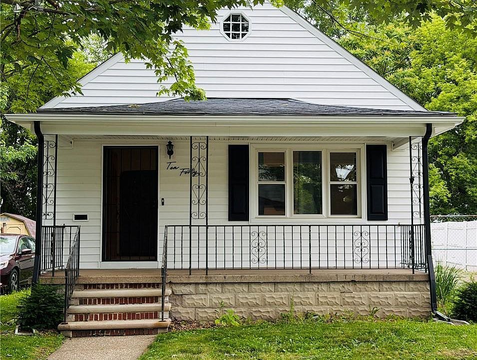1st image of 1040 W 18th St