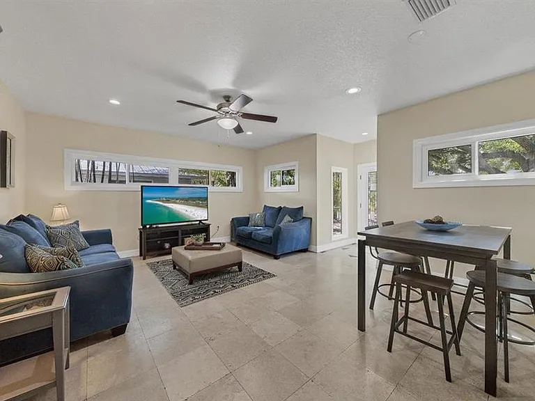 3521 Almeria Ave — Photo 2