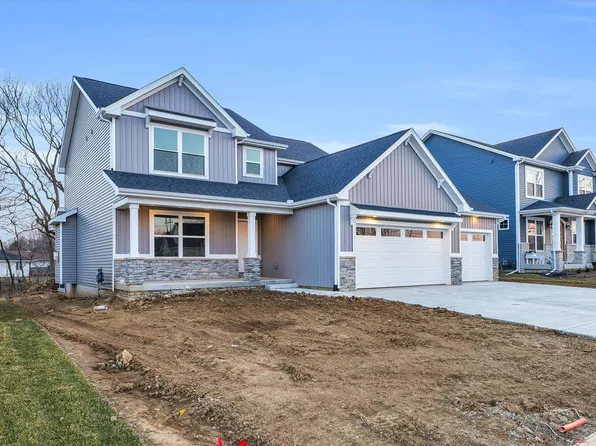 1303 Ravenwood Dr, Mahomet, IL 61853