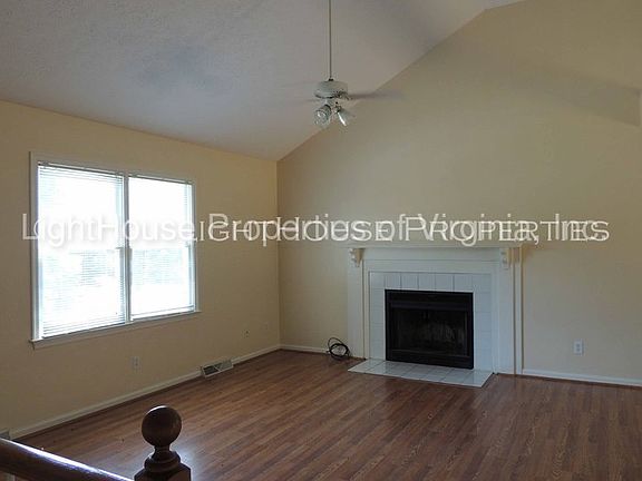 5th image of 111 Whispering Pines Ct