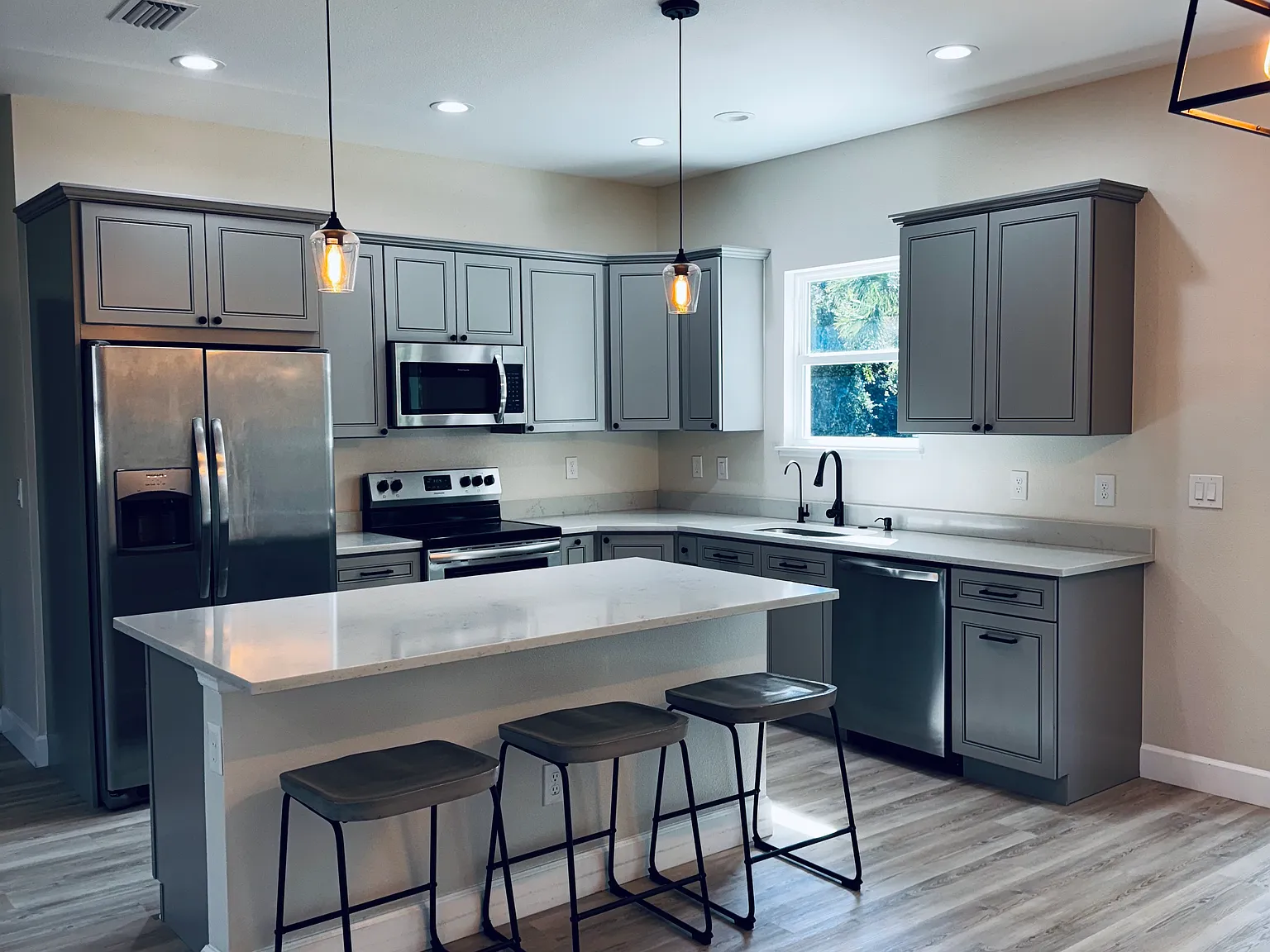3 bed, 1600 sqft, $2,000 — Photo 2