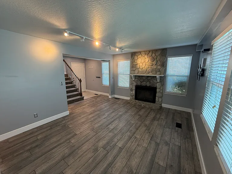 1242 E Freshman Cir — Photo 12