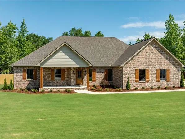 11869 Meadowview Dr, Northport, AL 35475