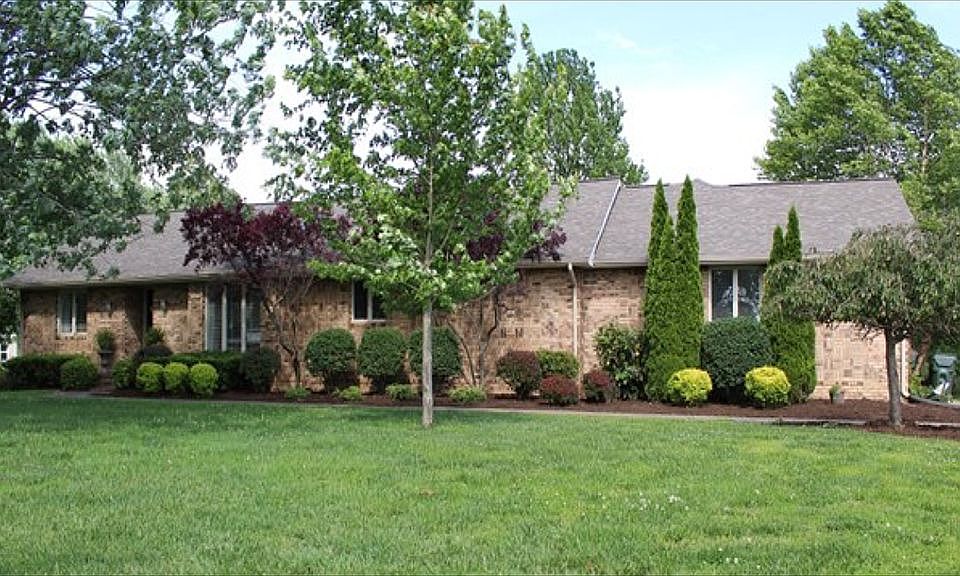 1st image of 1850 Lakeshore Dr