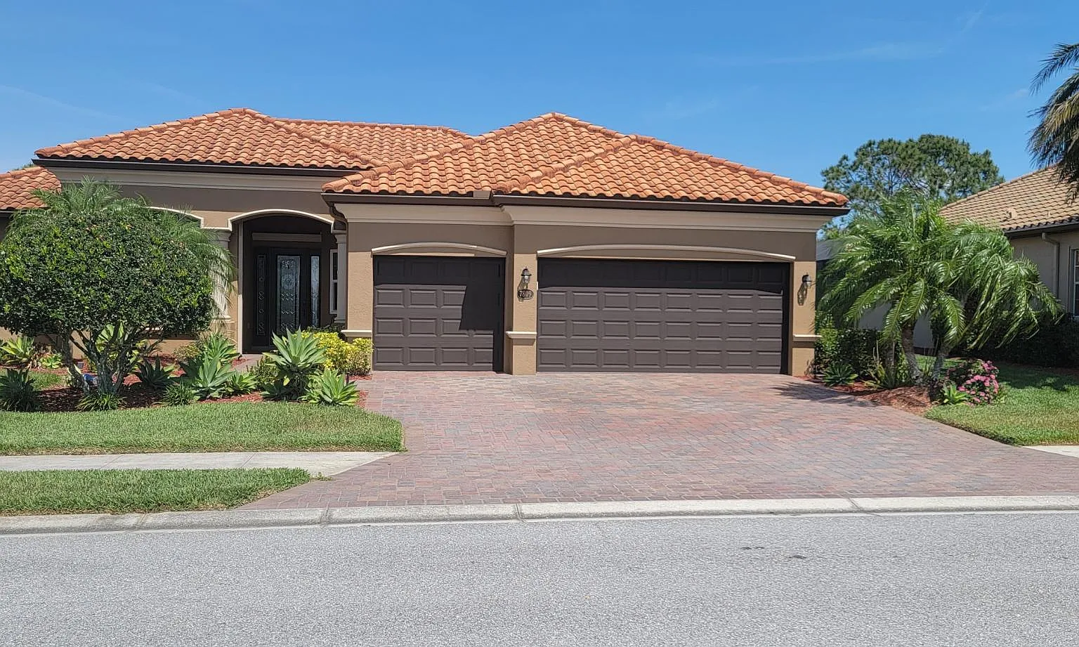 3 bed, 2.5 bath, 2361 sqft, $6,000 — Photo 4