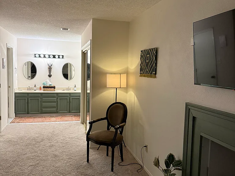 6825 Vivian Dr NE — Photo 45