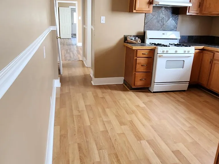 2423 Franklin Ave — Photo 11