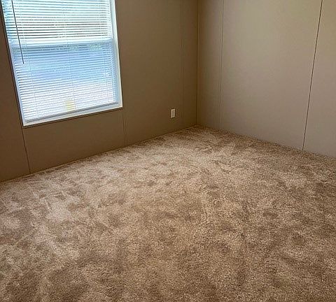 4th image of 326 Cad Collins Ln