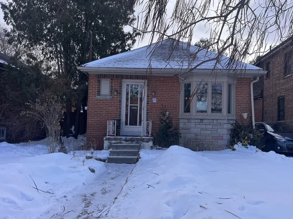 43 Victoria Blvd, Toronto, ON M6M 2B9