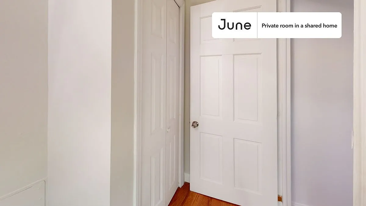 Twin bedroom in 2 bed/1 bath home in East Village #529 A — Photo 4