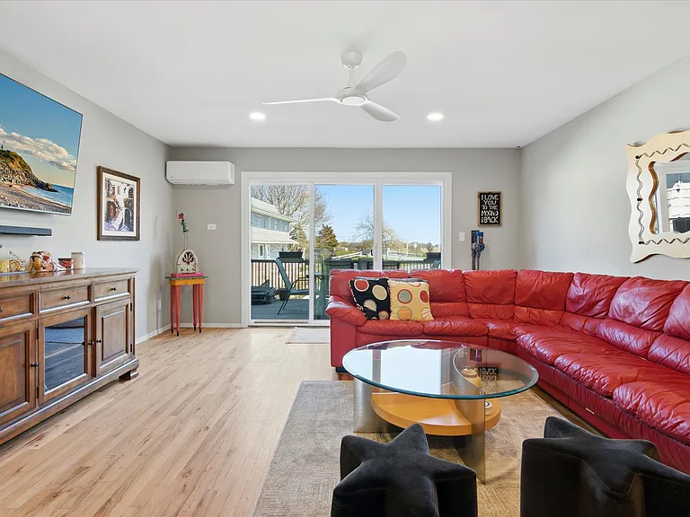 3039 Mitchell Rd — Photo 4
