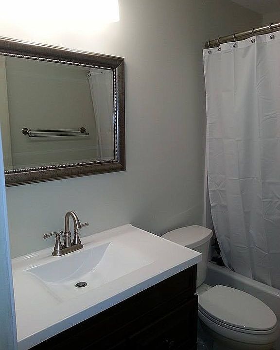 1st image of 403 Drummond Ct