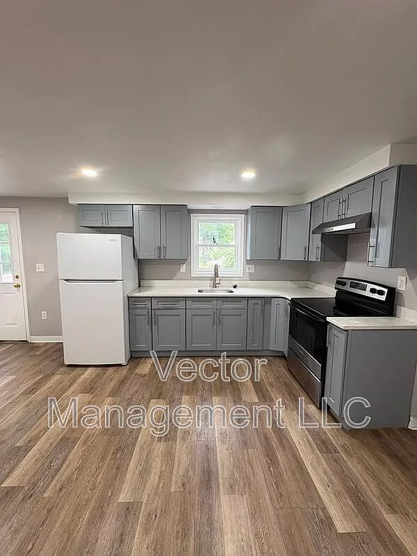 3 bed, 1.5 bath, 1404 sqft, $2,250 — Photo 1