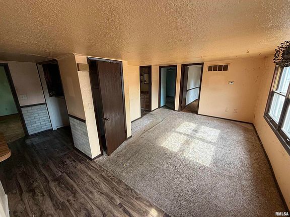 4th image of 104 W Bennett St #3