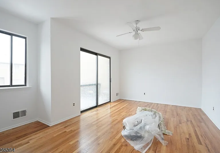 38 Park St #13D — Photo 4