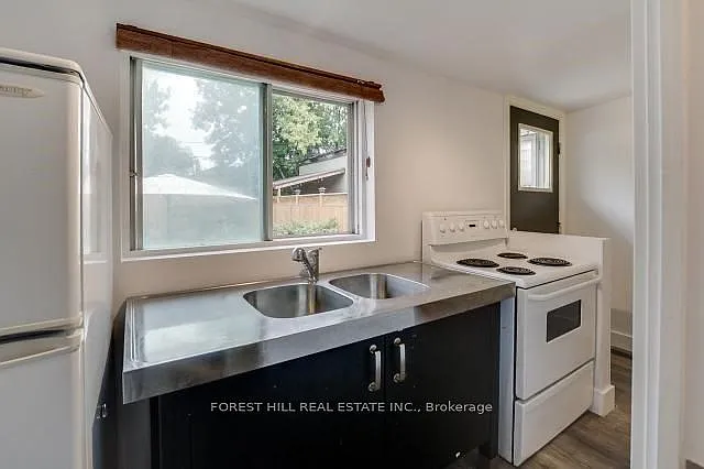 48 Rowntree Ave #REAR — Photo 3
