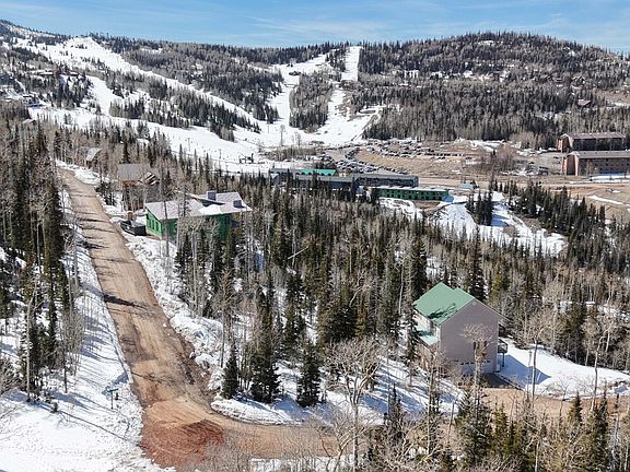 5th image of 429 N Aoki Michi Rd