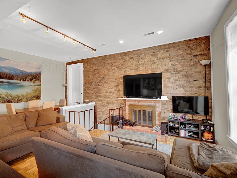 159 W Goethe St — Photo 39