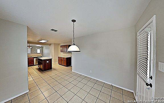 3rd image of 8127 Ashwood Pointe