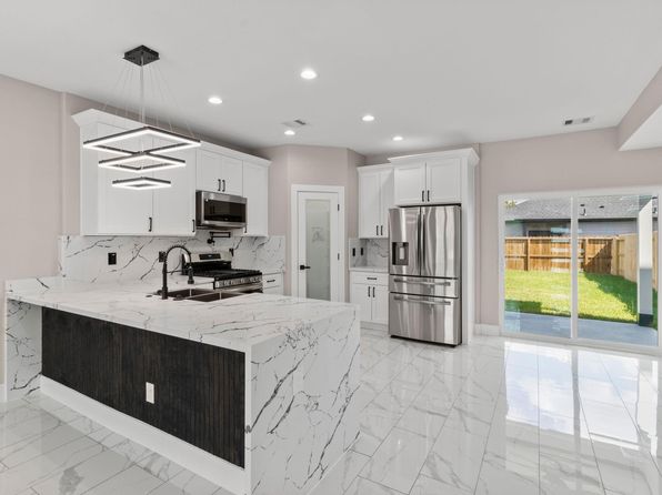 7925 Colonial Ln