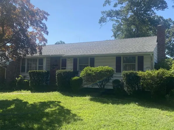 30 Del Place, Hauppauge, NY 11788