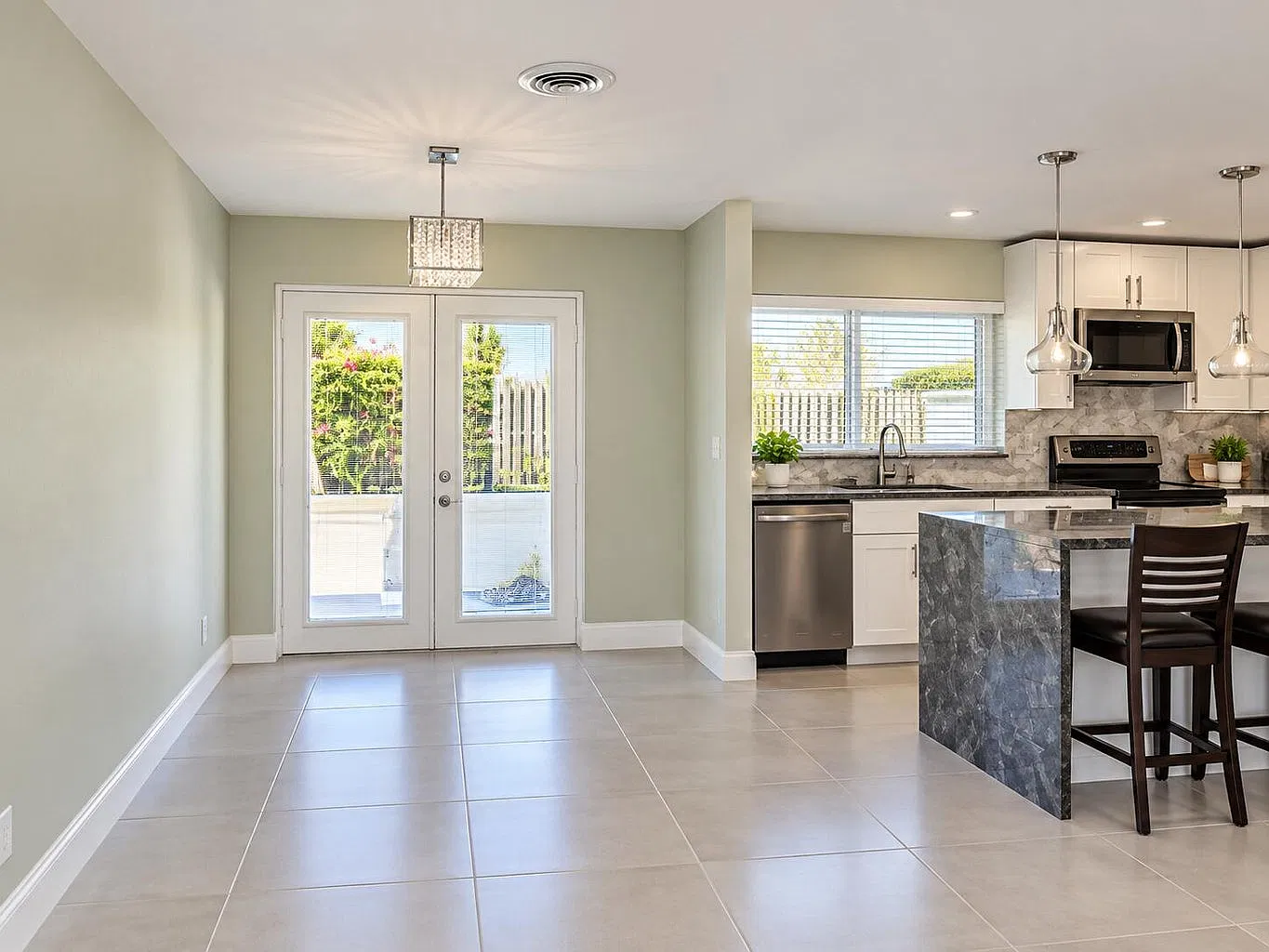 3 bed, 1536 sqft, $4,500 — Photo 3