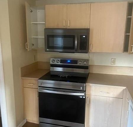 5th image of 114 SW Peacock Blvd APT 8-104