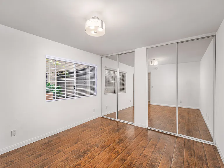 5520 Owensmouth Ave #108 — Photo 11