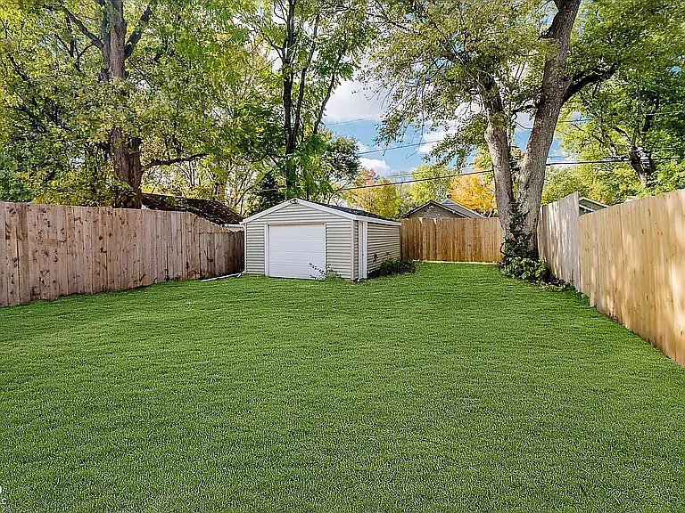 4840 Hillside Ave — Photo 20